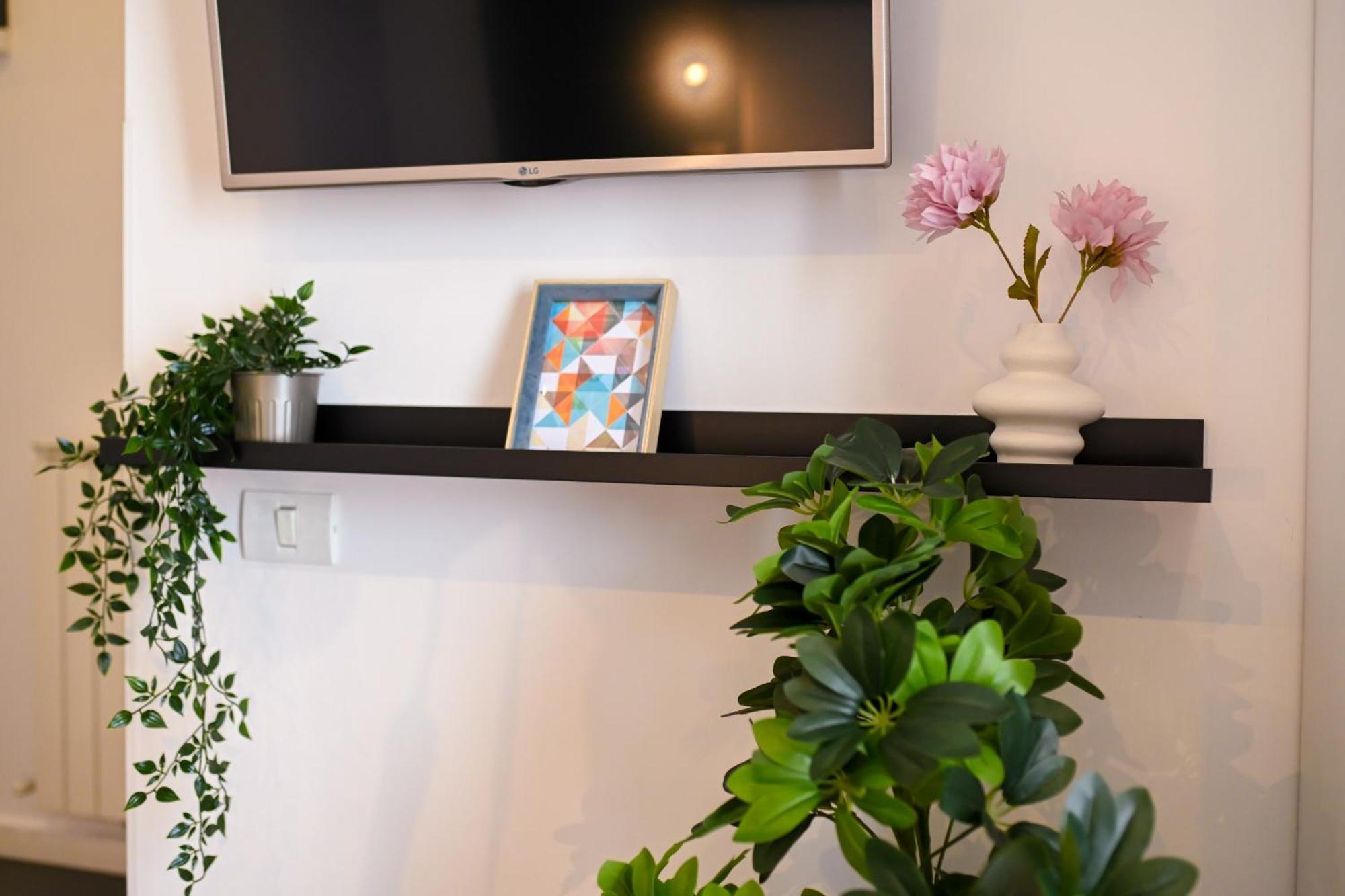 Urban Elegance - Stylish Central Accommodation Bucureşti Phòng bức ảnh