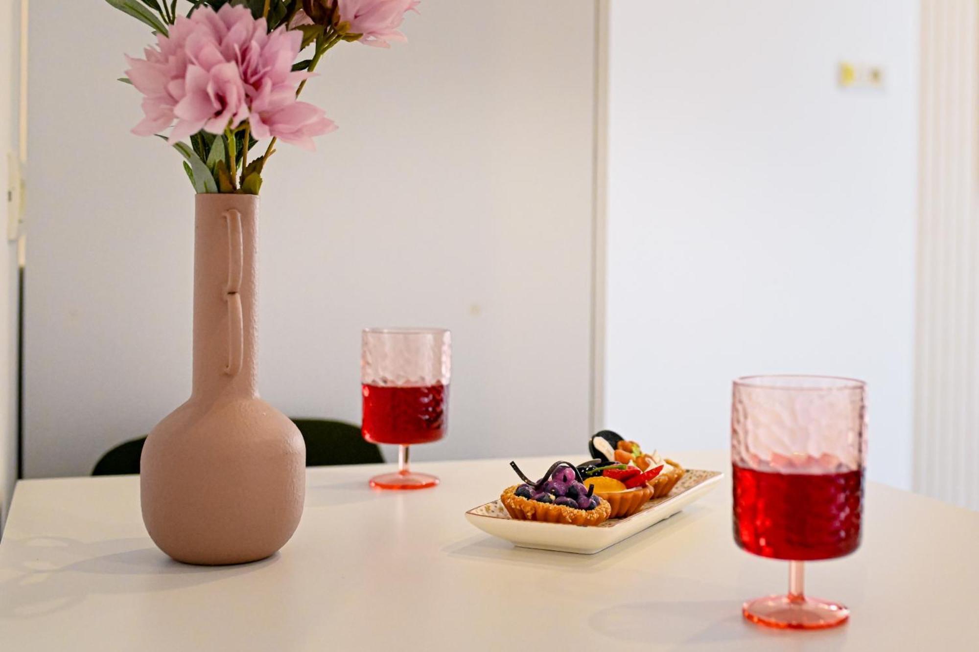 Urban Elegance - Stylish Central Accommodation Bucureşti Phòng bức ảnh