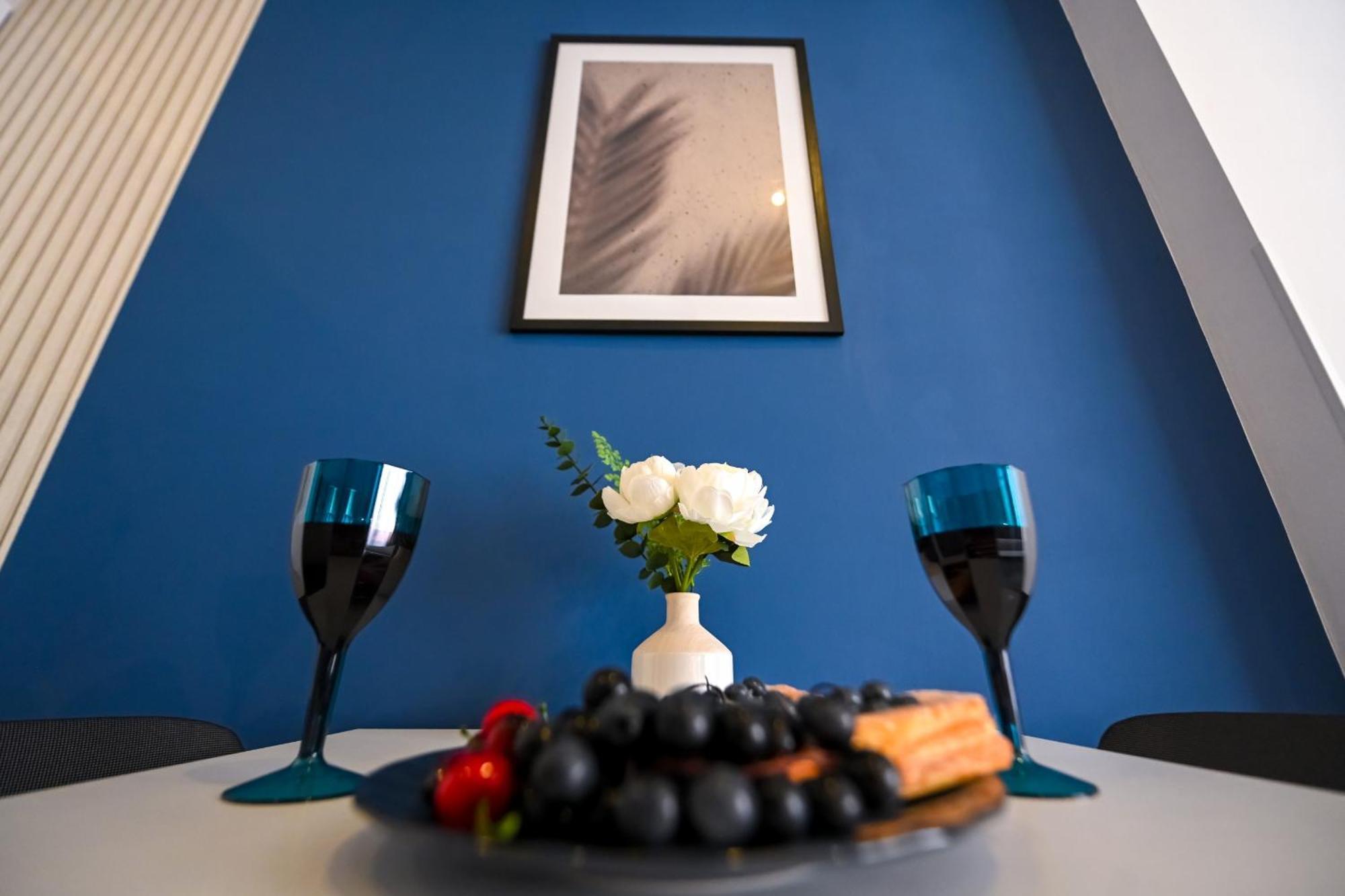 Urban Elegance - Stylish Central Accommodation Bucureşti Phòng bức ảnh
