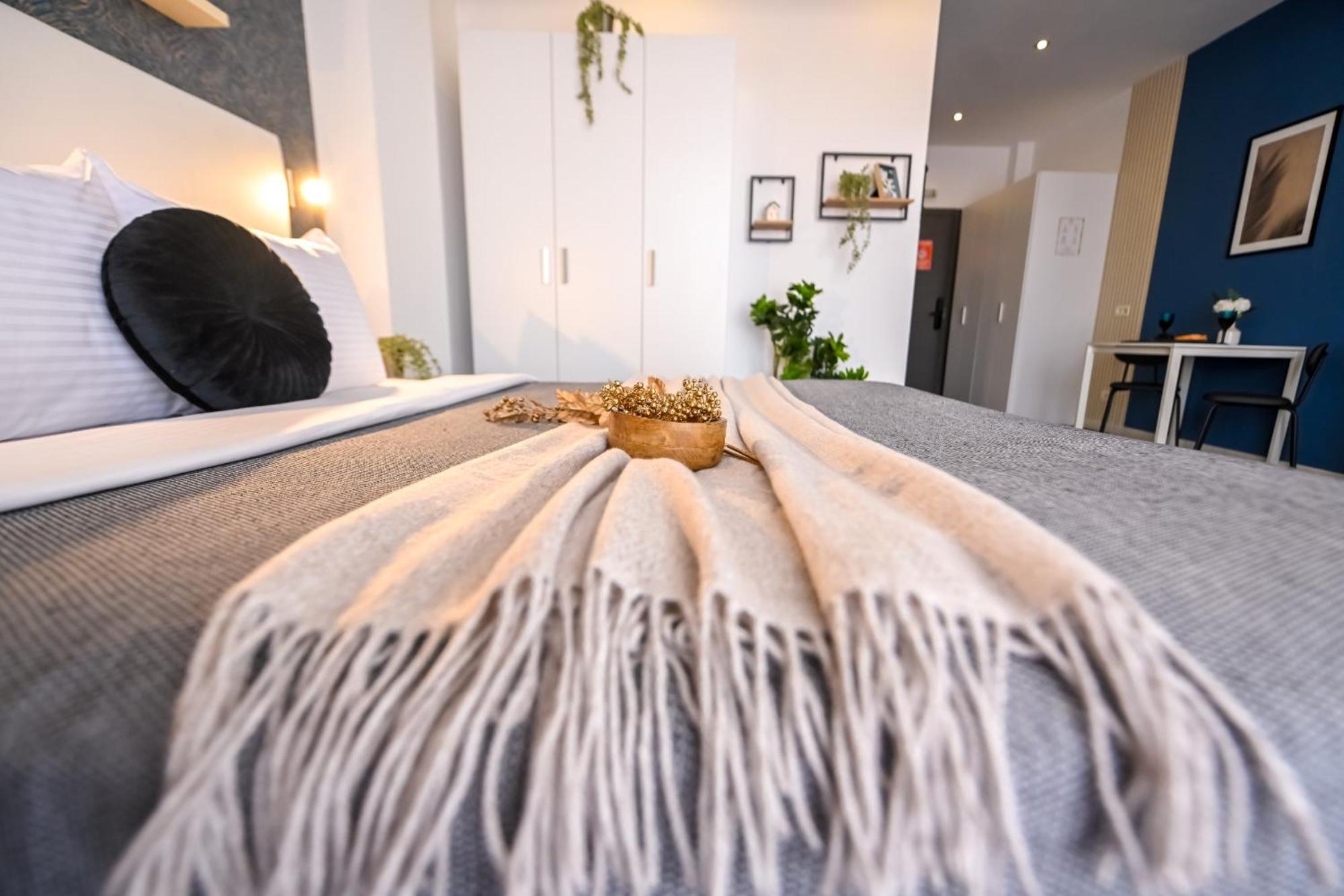 Urban Elegance - Stylish Central Accommodation Bucureşti Phòng bức ảnh