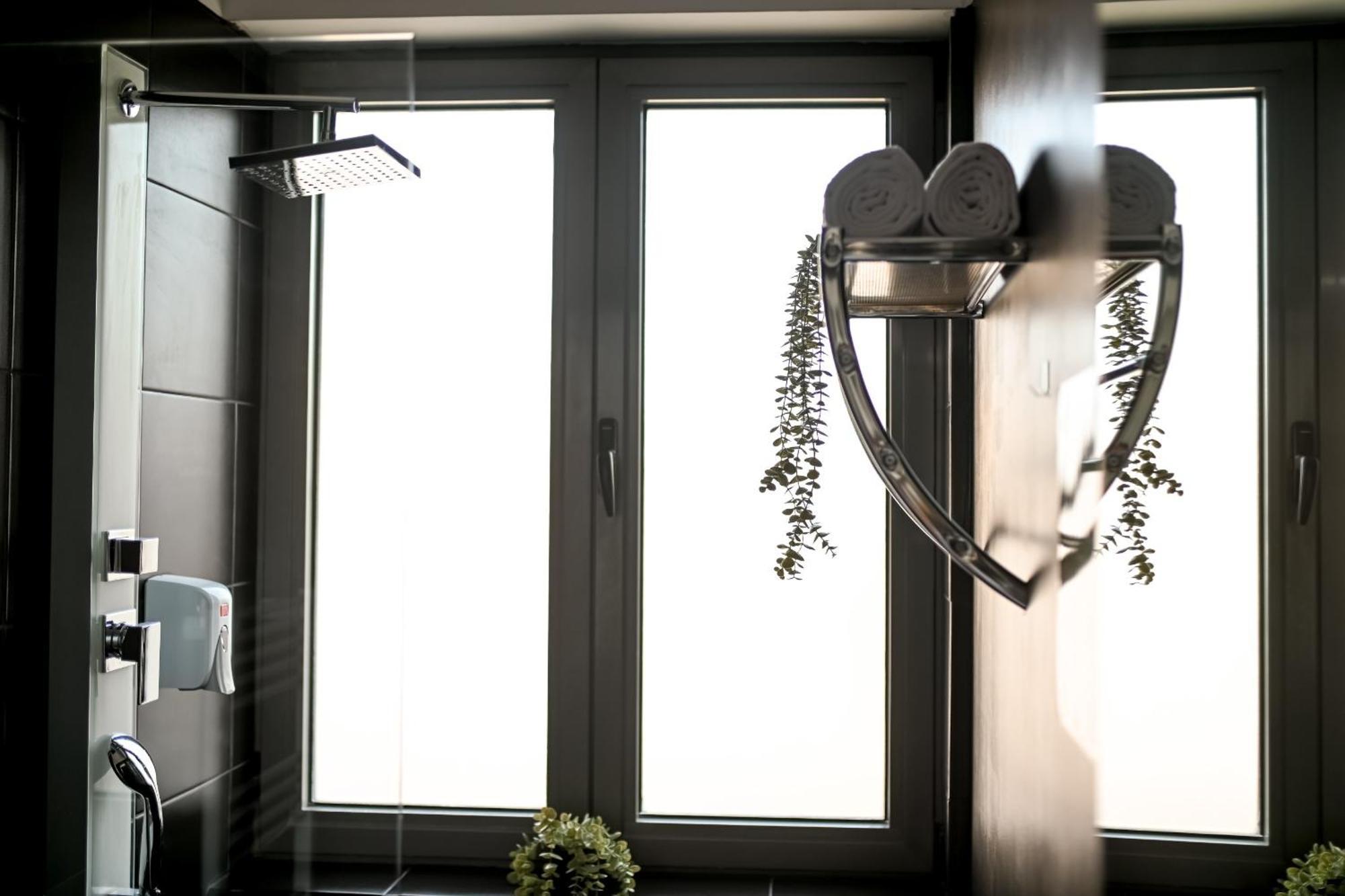 Urban Elegance - Stylish Central Accommodation Bucureşti Phòng bức ảnh